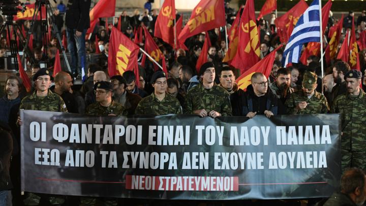 Some of the numerous young conscripts who have opposed the deployment of the frigate and the participation in imperialist missions also attended the rally.